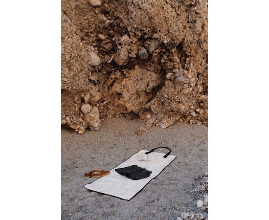 VINGA Volonne AWARE™ recycled canvas beach mat Off white, Black - Vinga V459103