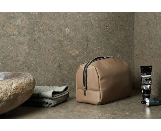 VINGA Bermond RCS gerecycled PU toilettas Bruin - Vinga V820009