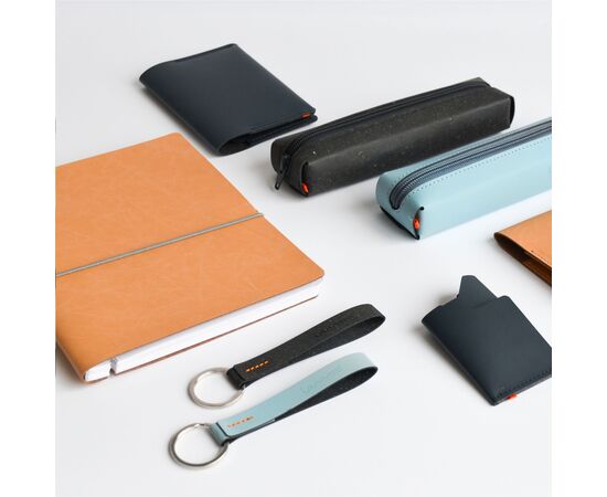 Recycled Leather Cardholder kaarthouder Donkerblauw - Made Out Of W13632