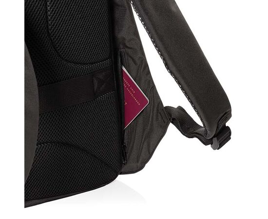 Swiss Peak AWARE™ anti-theft 15.6" laptop backpack Black - Swiss Peak P763.091