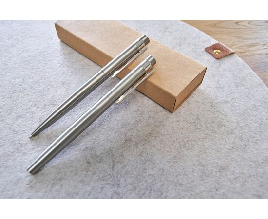 Recycled stainless steel writing set Fritz Silver -  1103697.032.Blauwschrijvend